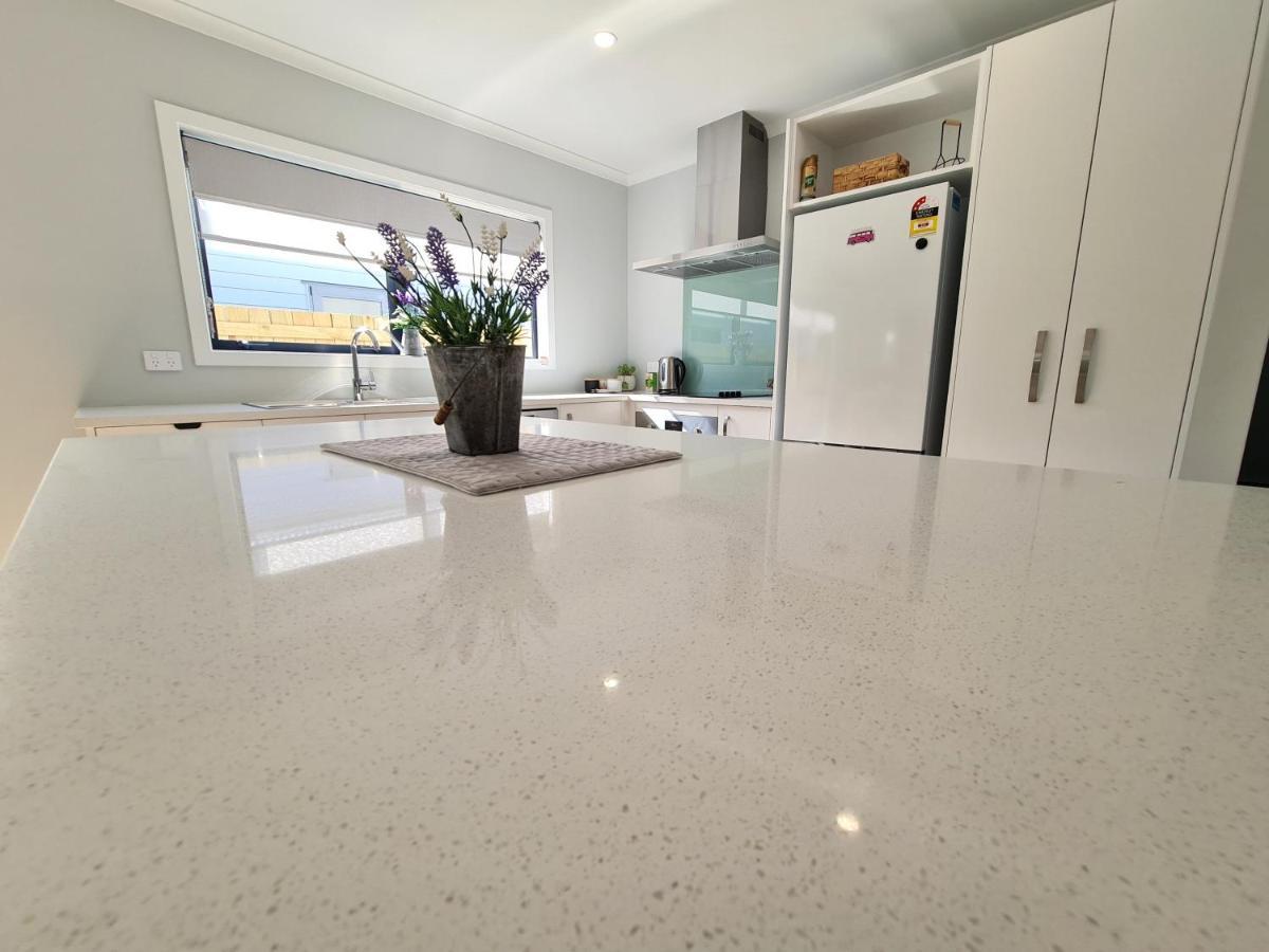 Brand New & Cosy In Kapiti - New 3-Bedrooms 4-Beds In Paraparaumu Kültér fotó